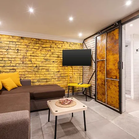 Yellow Compass W40 * Budapeste