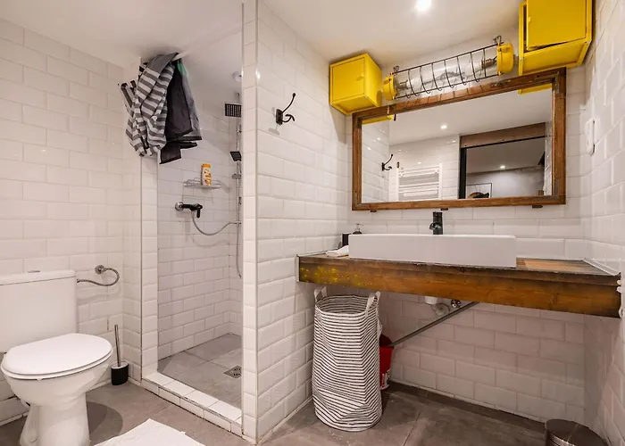 Yellow Compass W40 Budapešť